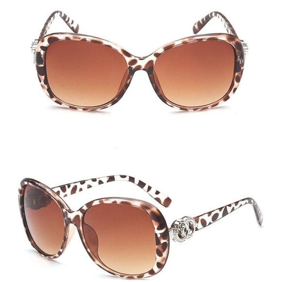 Accessories - 💙5/$25💙 brand new sun glasses